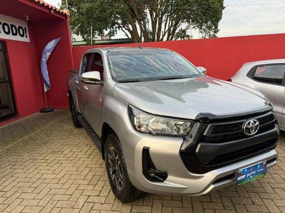 TOYOTA HILUX 2.8 D-4D TURBO DIESEL CD SR 4X4 AUTOMÁTICO